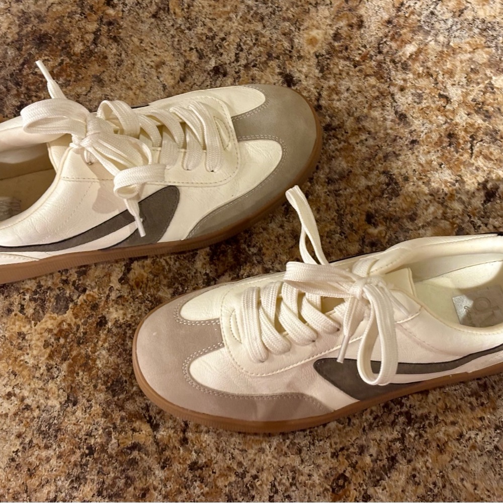DV by Dolce Vita Valet Sneakers Women’s 7.5 Grey Colorblock Gum Sole - Picture 3 of 15